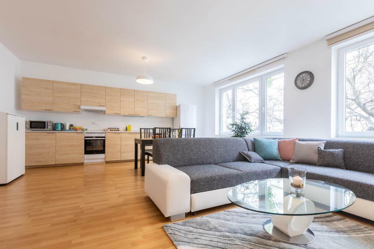 Spacious Apartment In The Old Town Of Bratislava Eksteriør bilde