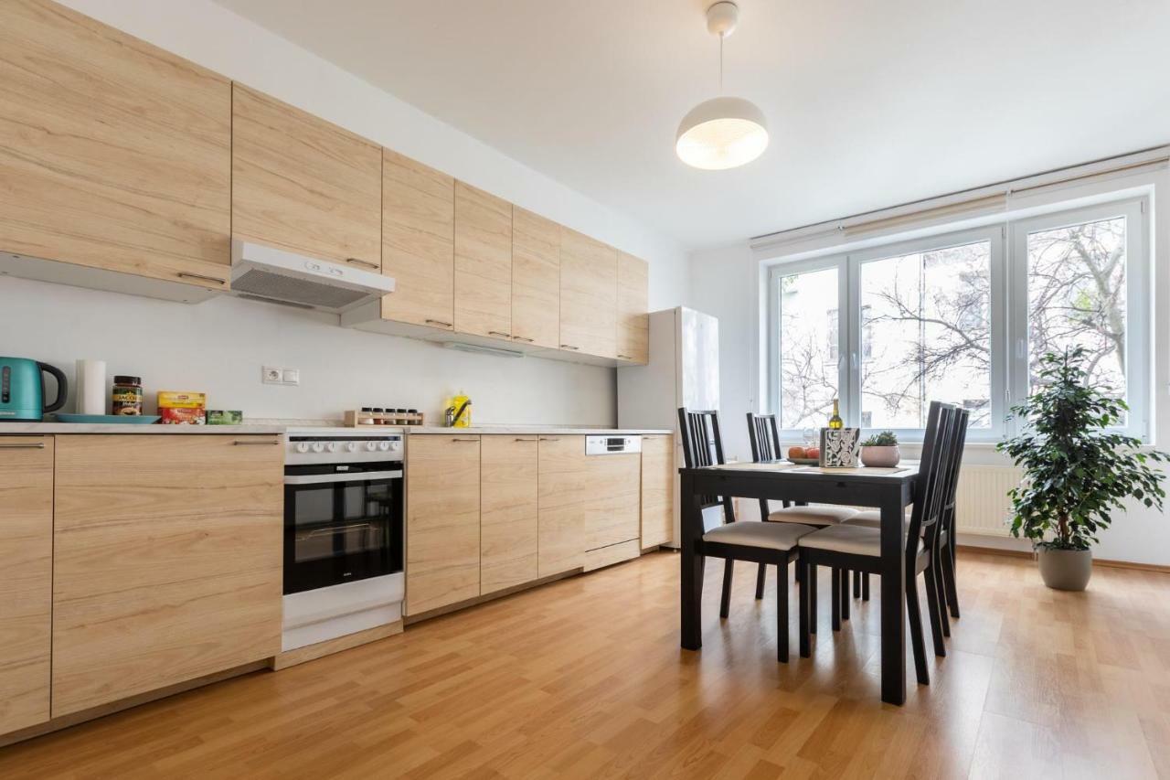 Spacious Apartment In The Old Town Of Bratislava Eksteriør bilde