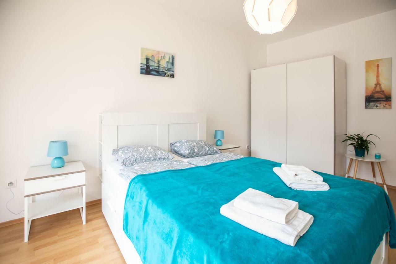 Spacious Apartment In The Old Town Of Bratislava Eksteriør bilde