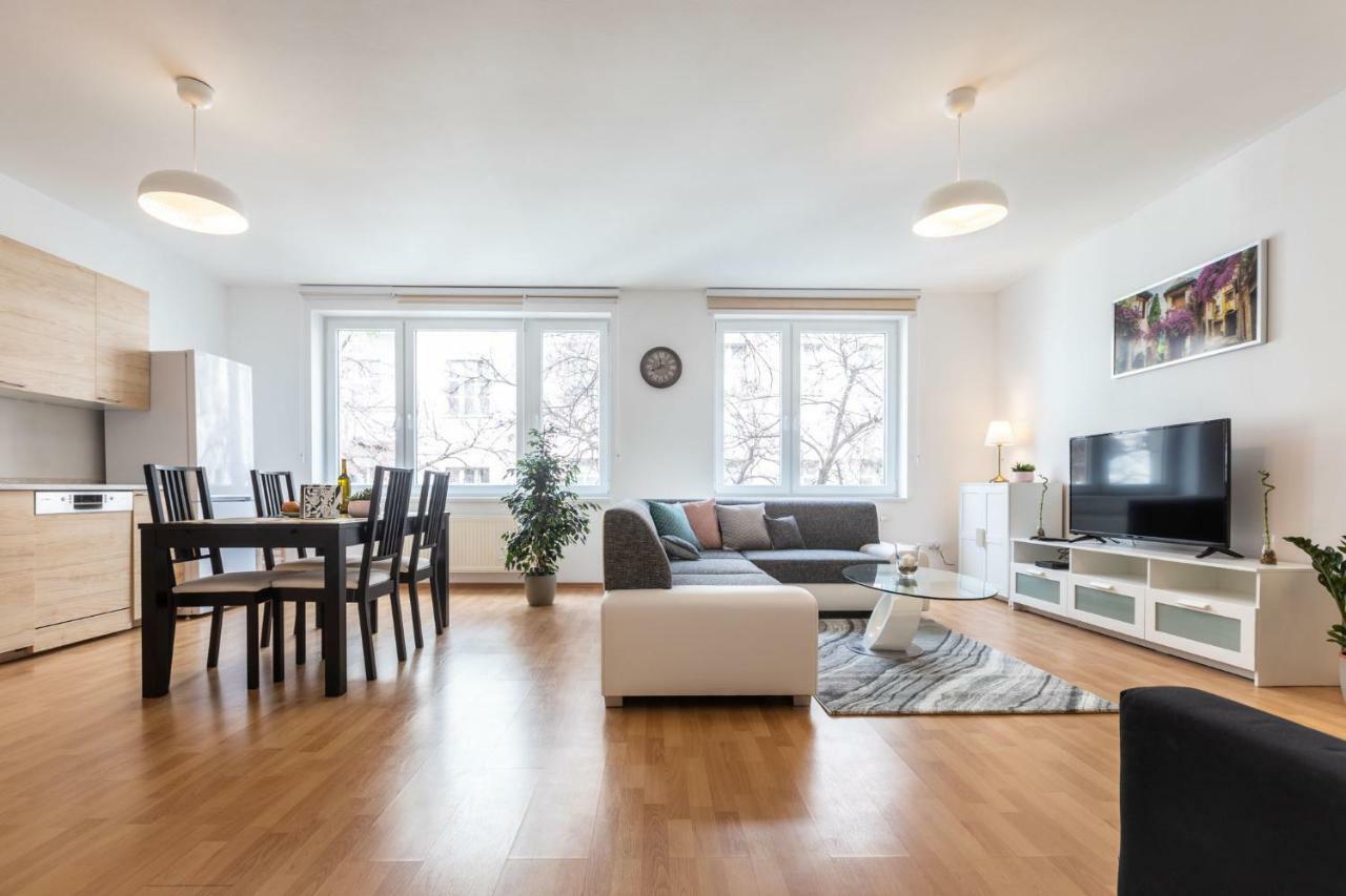 Spacious Apartment In The Old Town Of Bratislava Eksteriør bilde